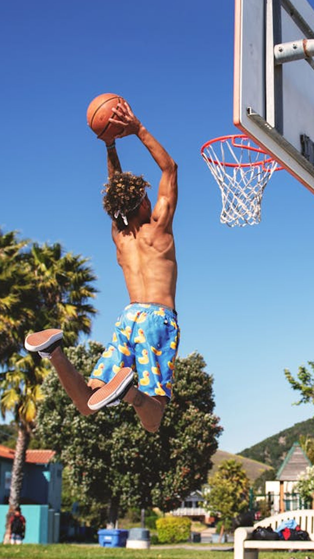 Joueur de basket qui joue en exterrieur